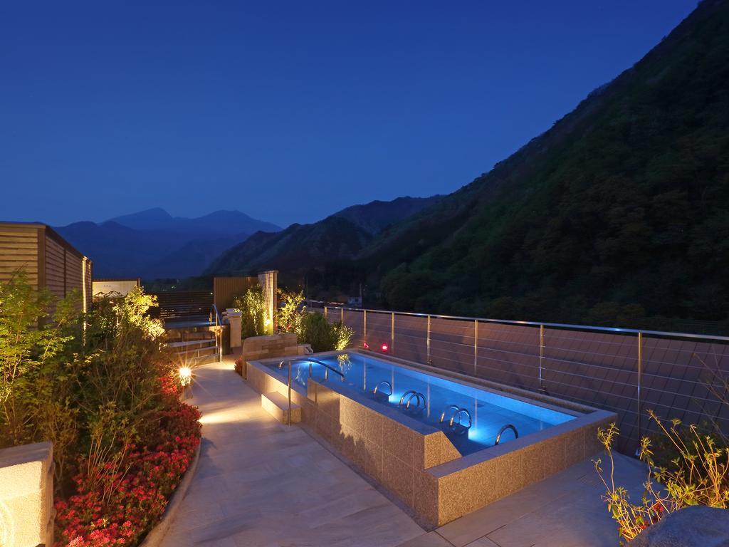 מלון ניקו Asaya מראה חיצוני תמונה A rooftop onsen in Japan