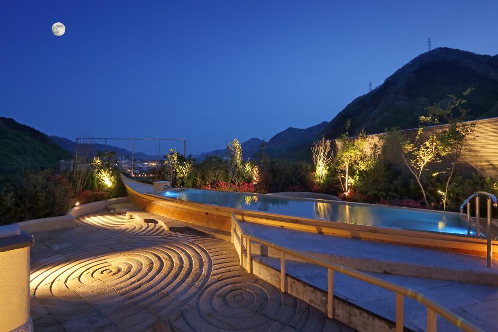 מלון ניקו Asaya מראה חיצוני תמונה The resort at night