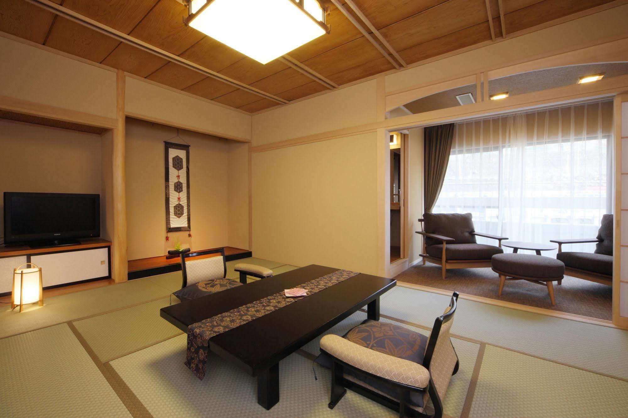 מלון ניקו Asaya מראה חיצוני תמונה A Japanese-style room at a hotel in Japan
